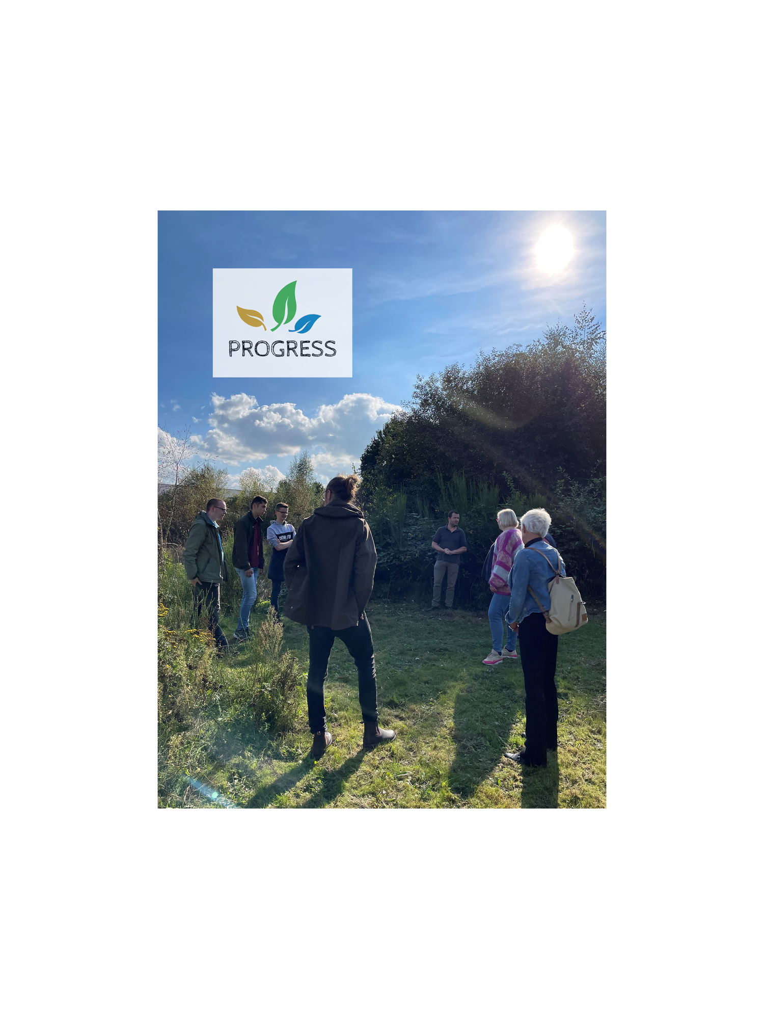 Meisje zittend op een bank voor kluisjes