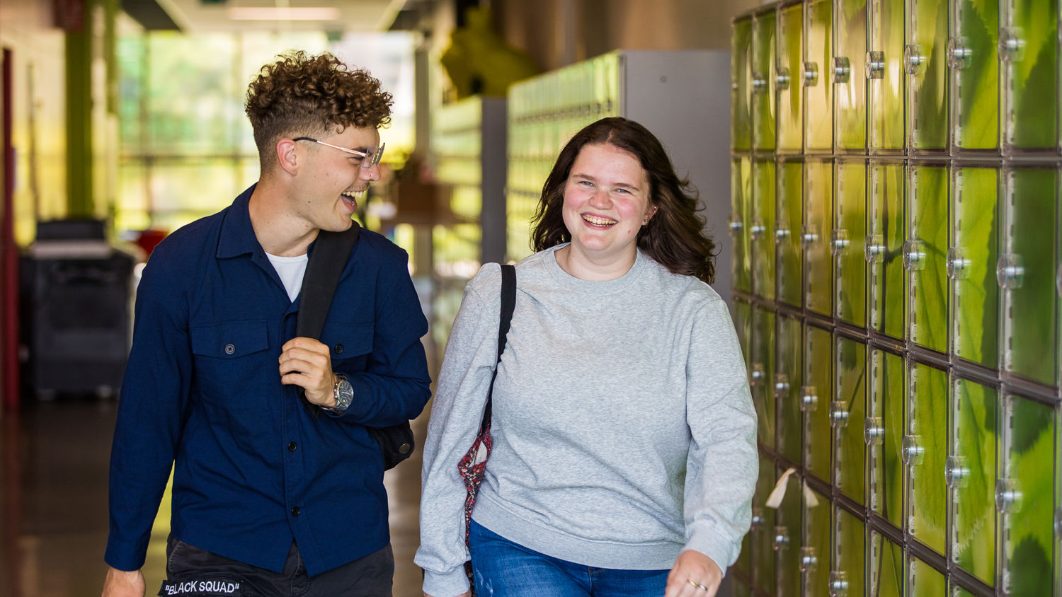 Onze vakdocent Duncan buiten bij een groep eenden
