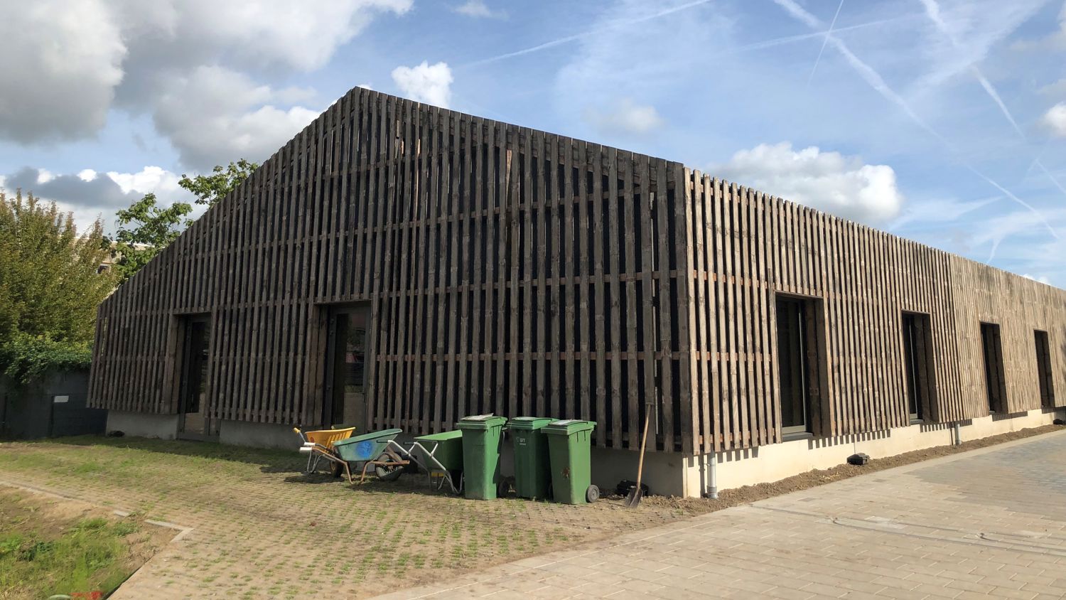 Twee studenten in een groene omgeving