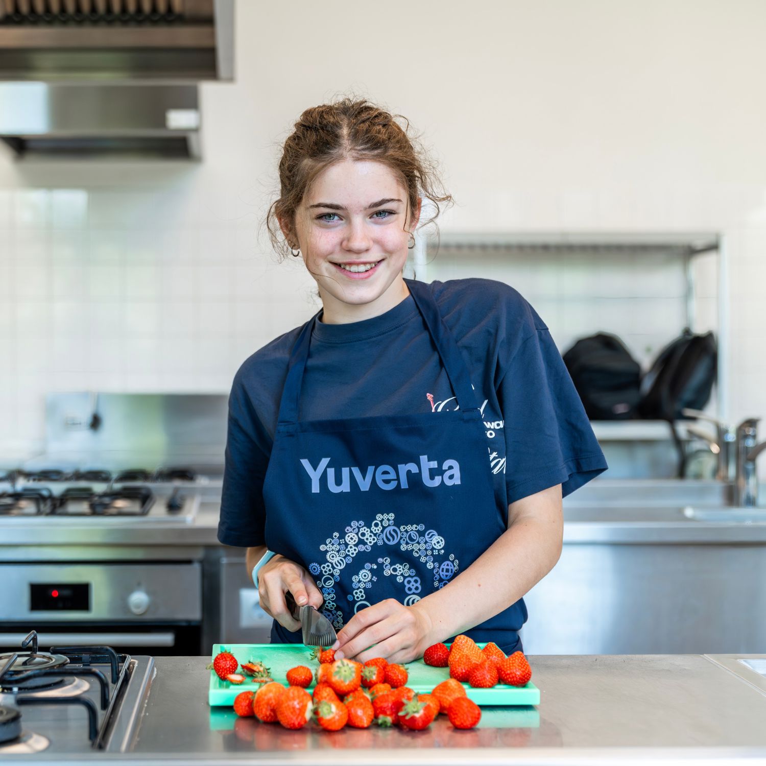 Drie dierenartsen met een hond