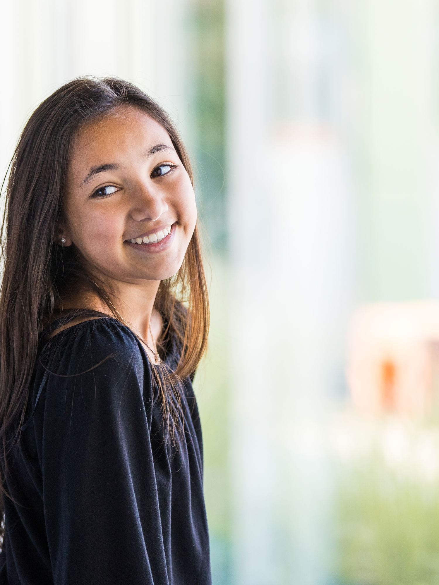 Docent van Yuverta vmbo Eindhoven neemt een vlog op met zijn eigen telefoon