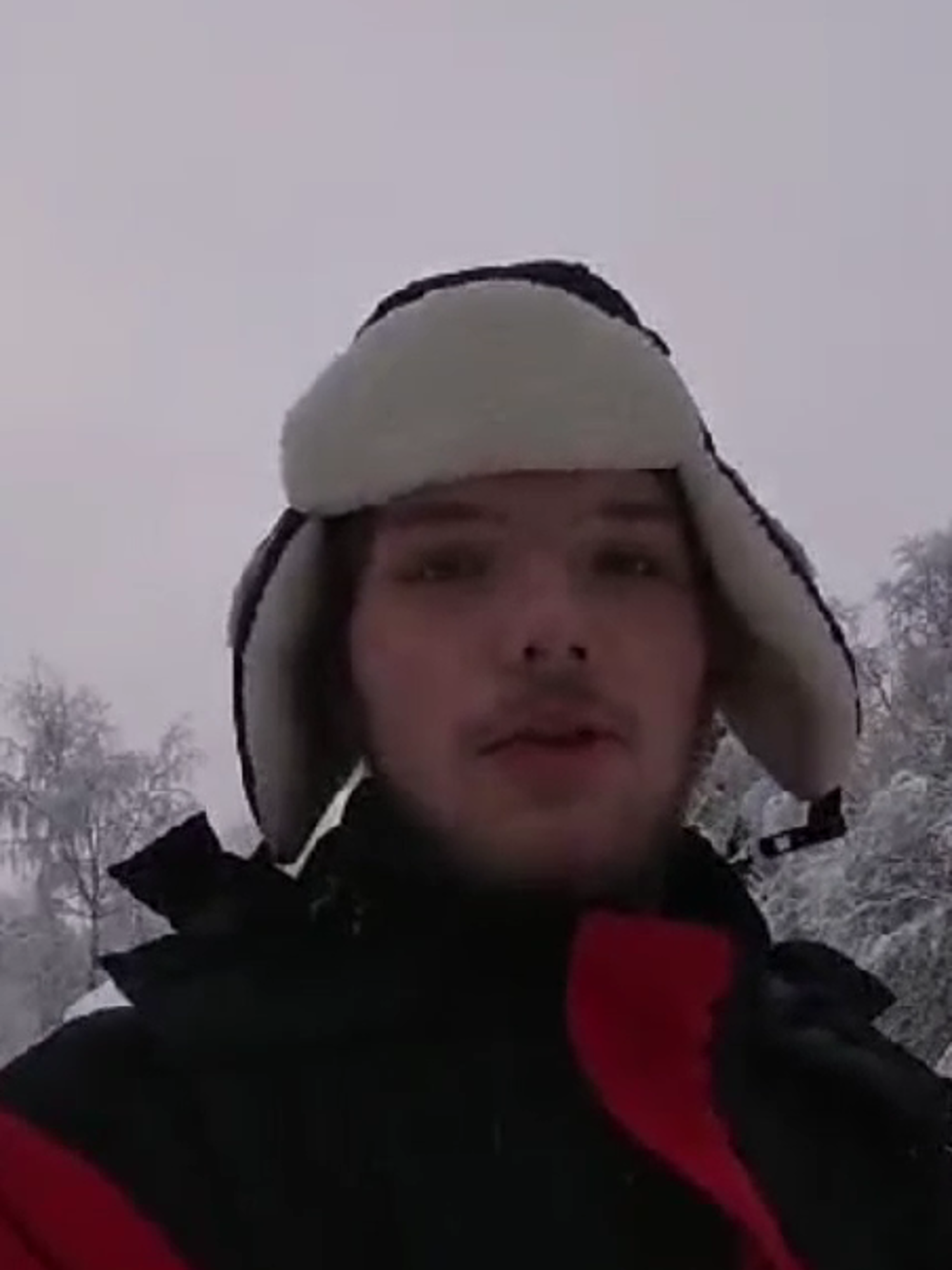 Docent van Yuverta vmbo Eindhoven neemt een vlog op met zijn eigen telefoon