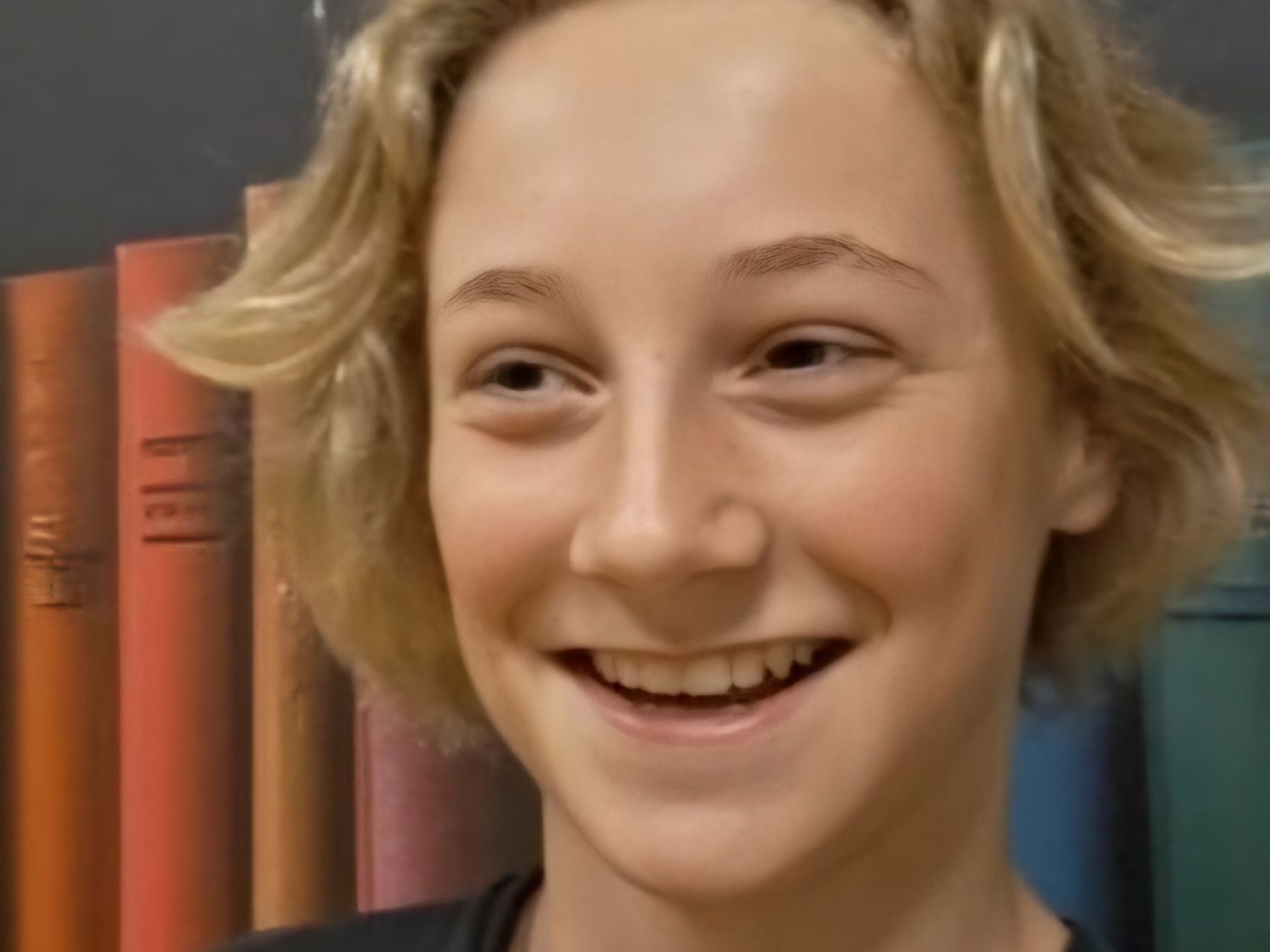 Docent van Yuverta vmbo Eindhoven neemt een vlog op met zijn eigen telefoon