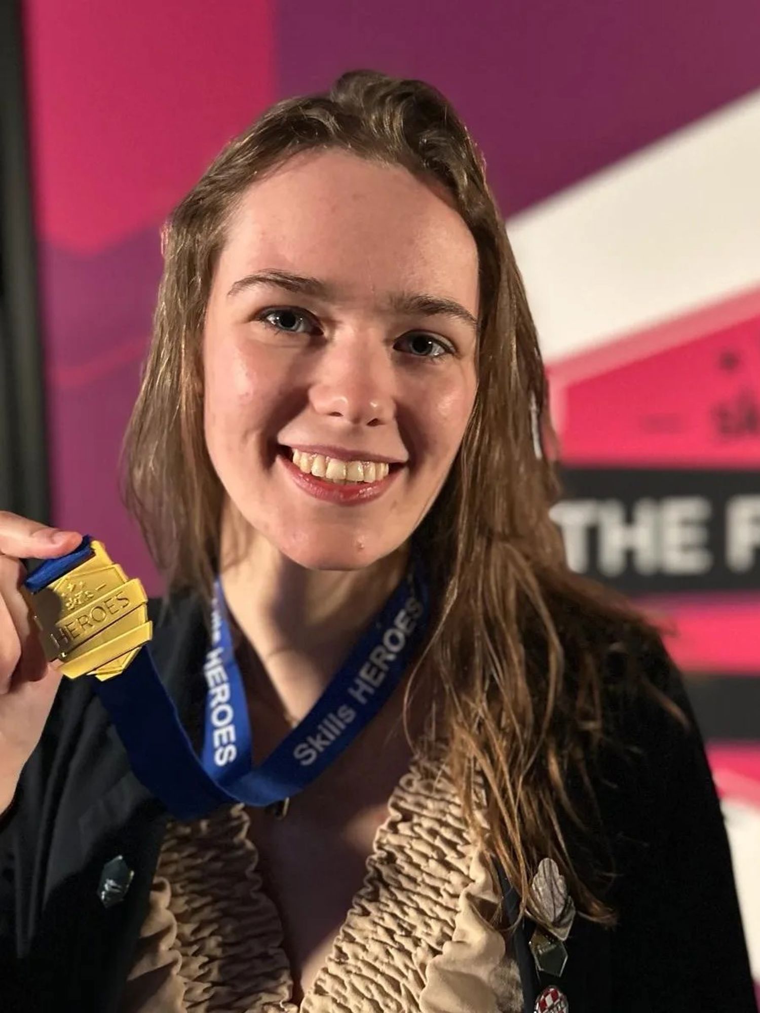 Mbo-studenten op het podium tijdens Skills The Finals 2025